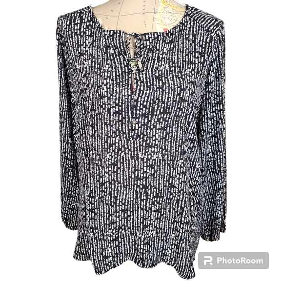 Apt 9 Womens Size X-Large White Abstract V-Neck Silver Accent Blouse EUC - Picture 2 of 10